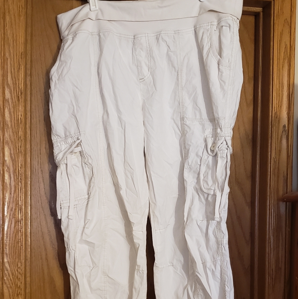 Kenneth Cole Reaction white cargo capris